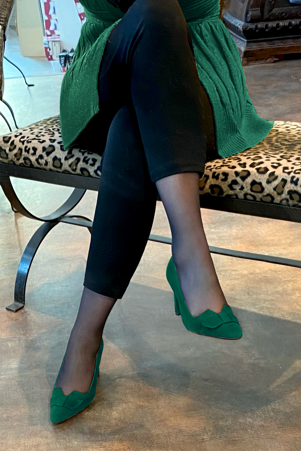 Emerald green women's dress pumps, with a knot on the front. Tapered toe. High kitten heels. Worn view - Florence KOOIJMAN